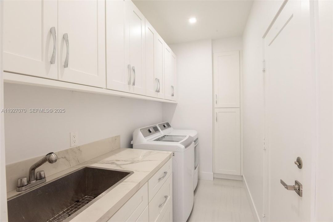 En Venta: $3,000,000 (5 camas, 5 baños, 2884 Pies cuadrados)