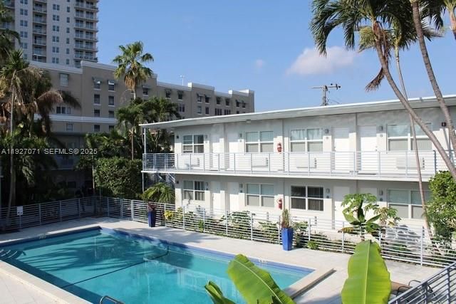 出租: $1,575 (0 贝兹, 1 浴室, 420 平方英尺)