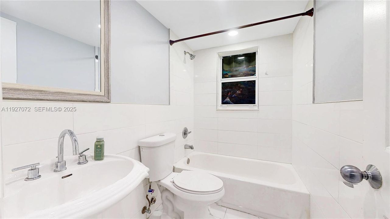 待售: $315,000 (2 贝兹, 2 浴室, 938 平方英尺)