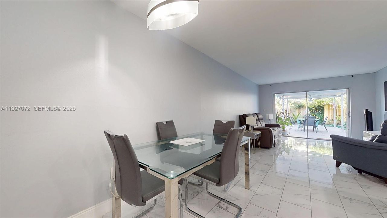 待售: $315,000 (2 贝兹, 2 浴室, 938 平方英尺)