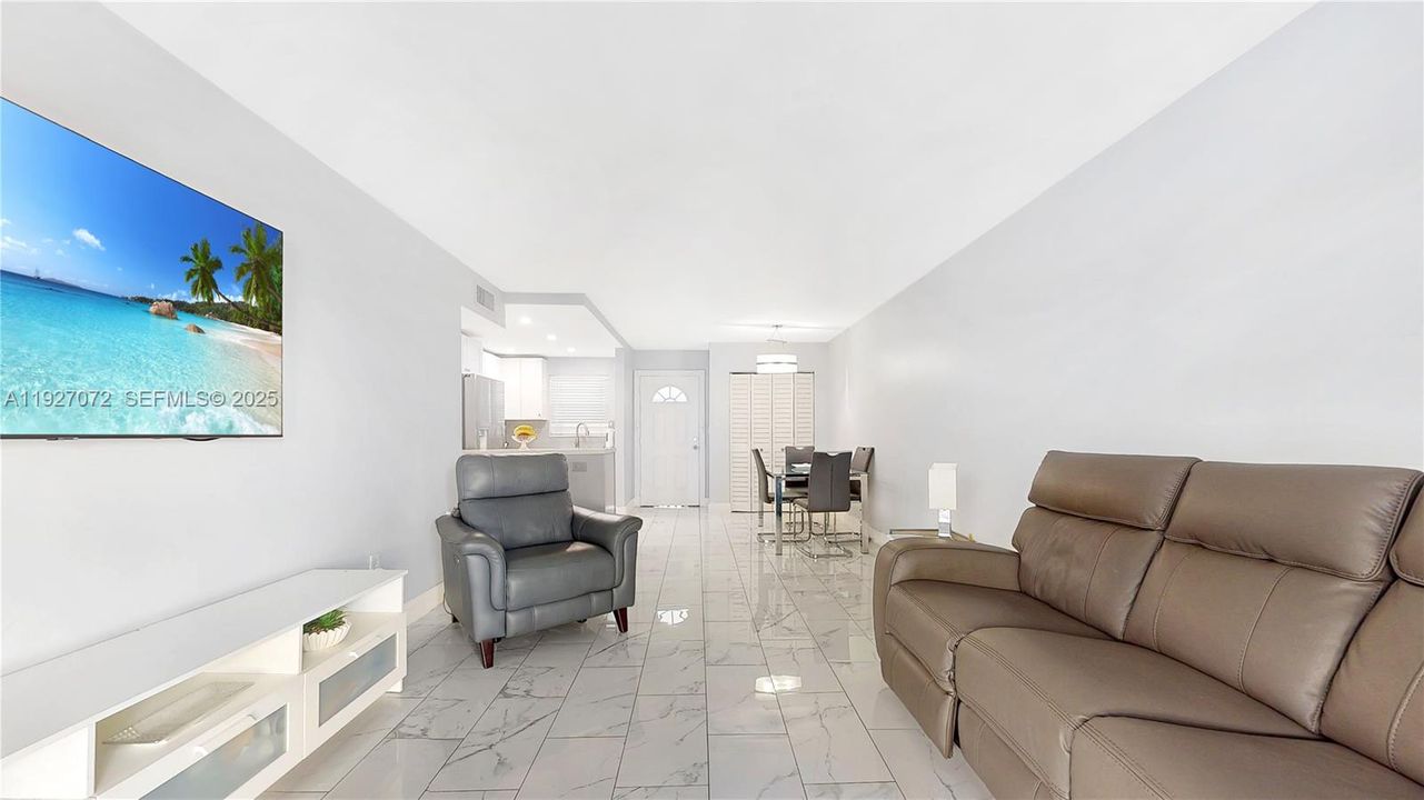 待售: $315,000 (2 贝兹, 2 浴室, 938 平方英尺)