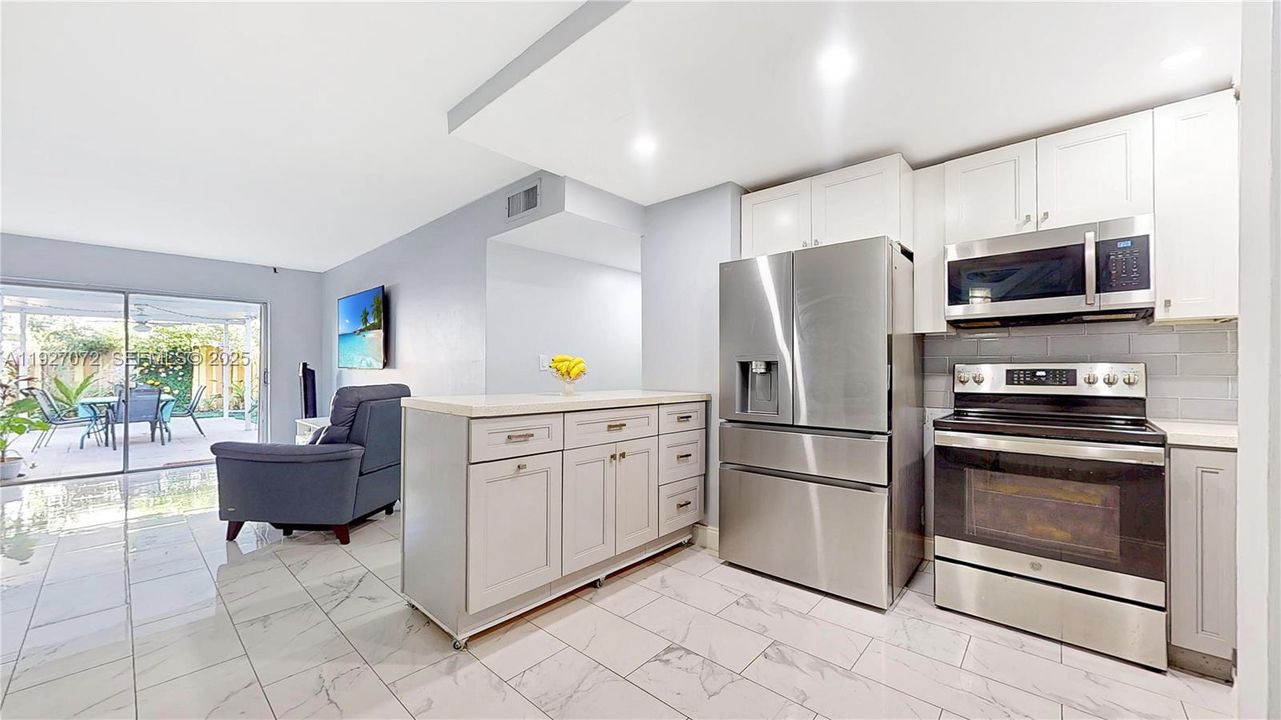 待售: $315,000 (2 贝兹, 2 浴室, 938 平方英尺)