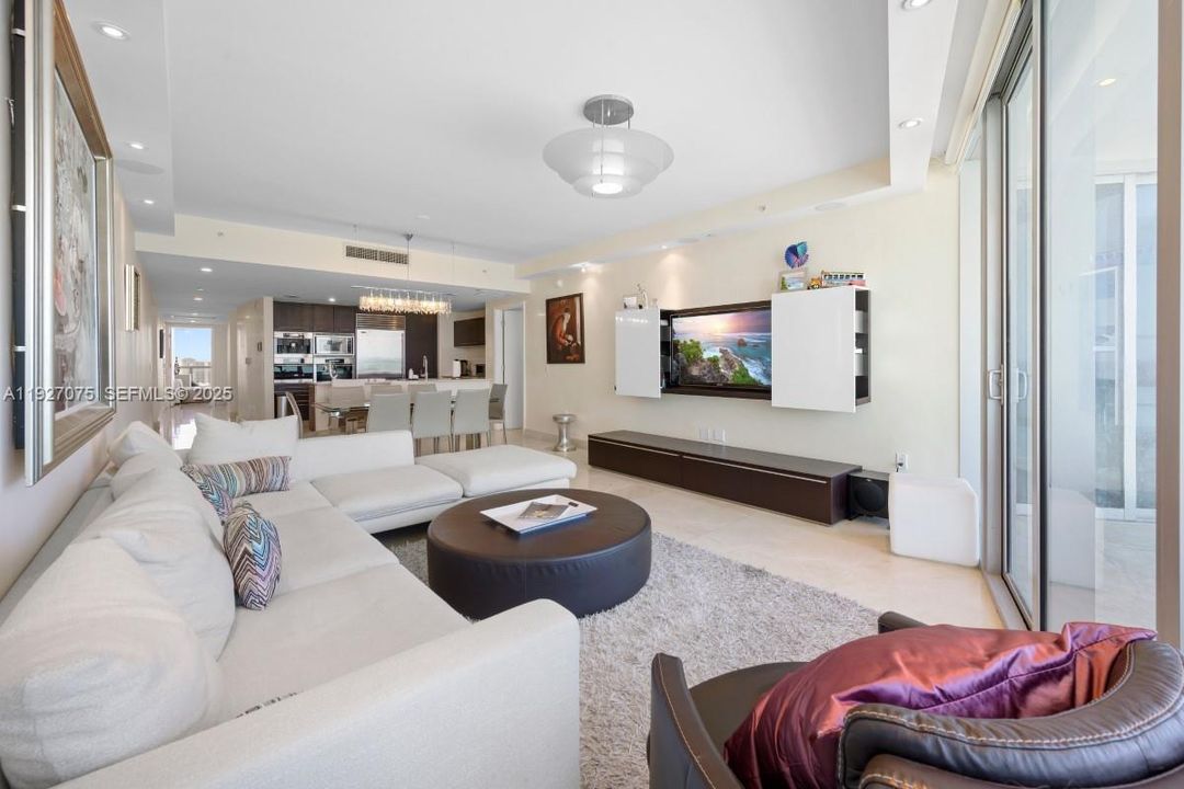 На продажу: $2,585,000 (3 спален, 3 ванн, 1927 Квадратных фут)