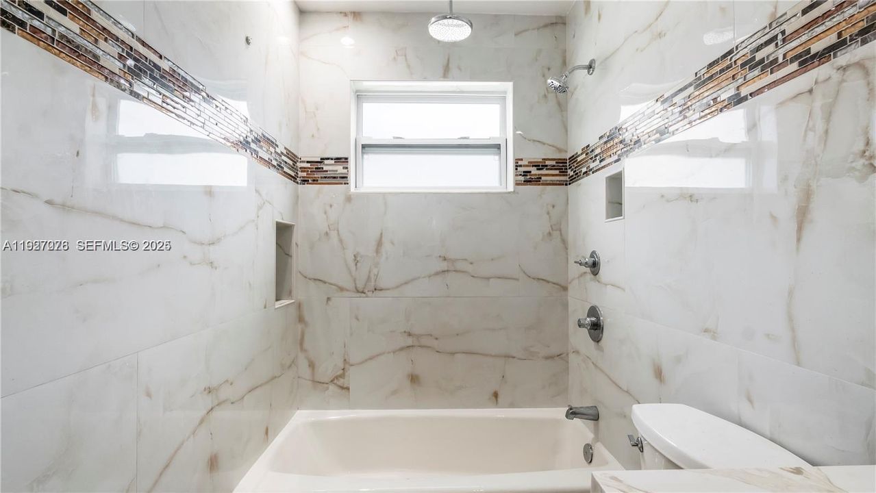 En Venta: $649,999 (4 camas, 2 baños, 1671 Pies cuadrados)