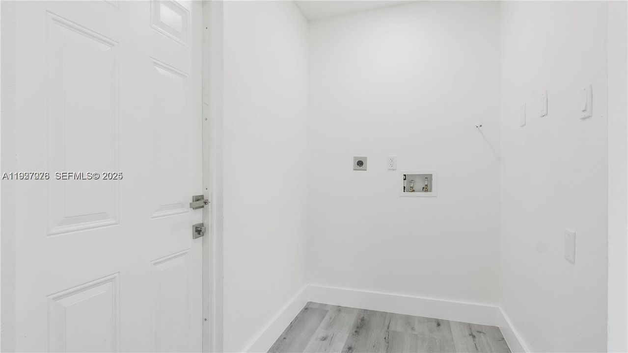 En Venta: $649,999 (4 camas, 2 baños, 1671 Pies cuadrados)