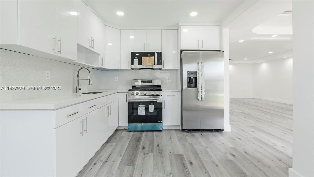 En Venta: $649,999 (4 camas, 2 baños, 1671 Pies cuadrados)