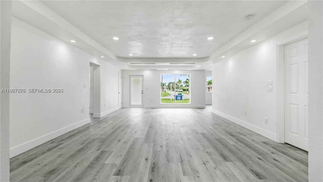 En Venta: $649,999 (4 camas, 2 baños, 1671 Pies cuadrados)