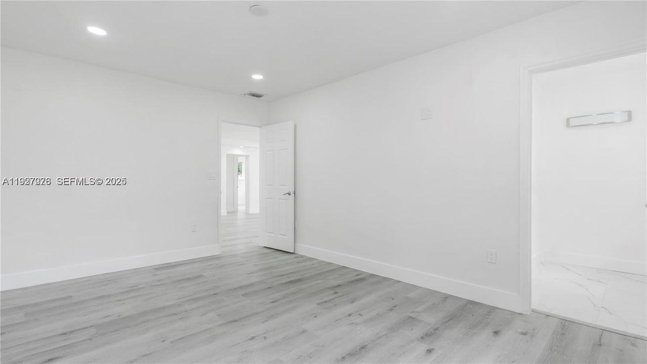 En Venta: $649,999 (4 camas, 2 baños, 1671 Pies cuadrados)