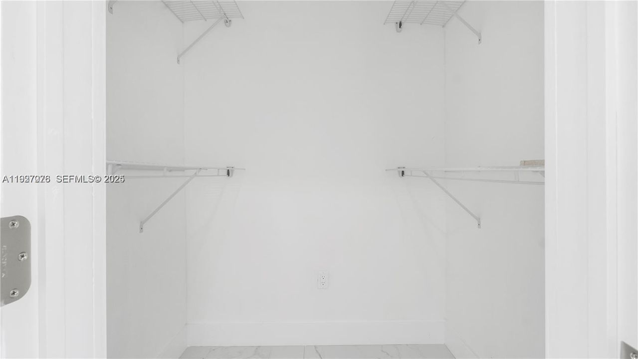 En Venta: $649,999 (4 camas, 2 baños, 1671 Pies cuadrados)