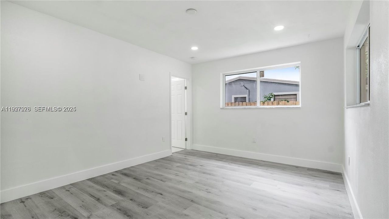 En Venta: $649,999 (4 camas, 2 baños, 1671 Pies cuadrados)