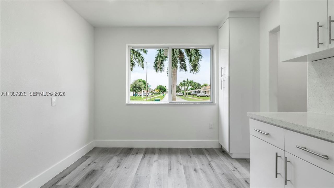 En Venta: $649,999 (4 camas, 2 baños, 1671 Pies cuadrados)