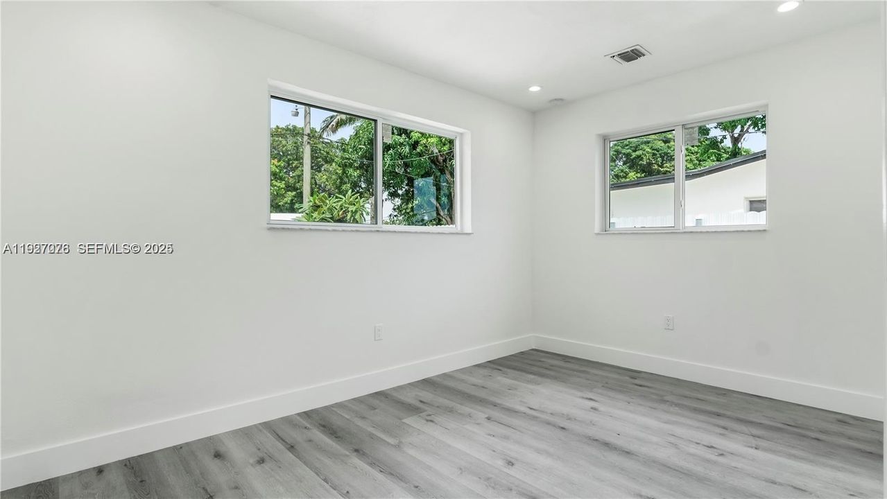 En Venta: $649,999 (4 camas, 2 baños, 1671 Pies cuadrados)