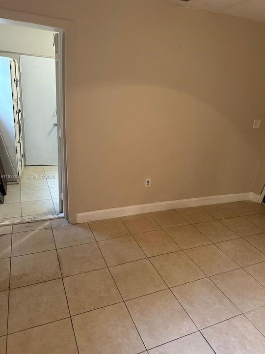 В аренду: $1,300 (1 спален, 1 ванн, 1782 Квадратных фут)