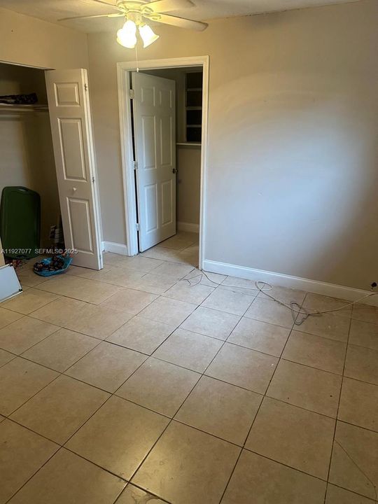 В аренду: $1,300 (1 спален, 1 ванн, 1782 Квадратных фут)