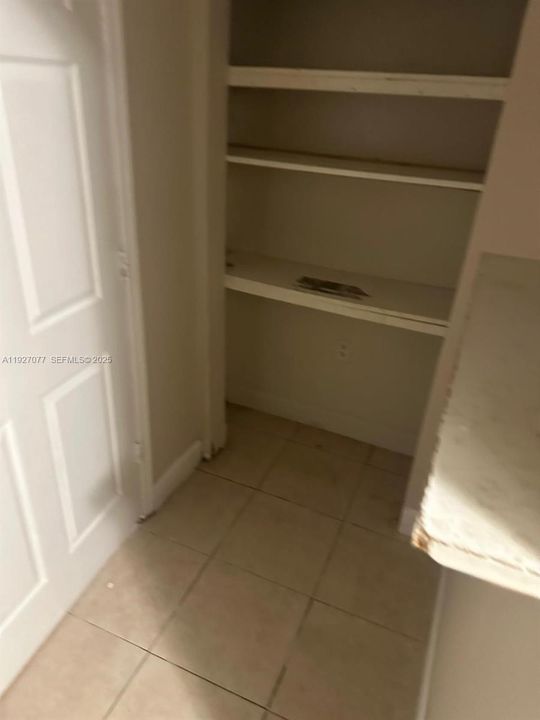 В аренду: $1,300 (1 спален, 1 ванн, 1782 Квадратных фут)