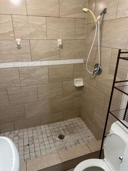 В аренду: $1,300 (1 спален, 1 ванн, 1782 Квадратных фут)