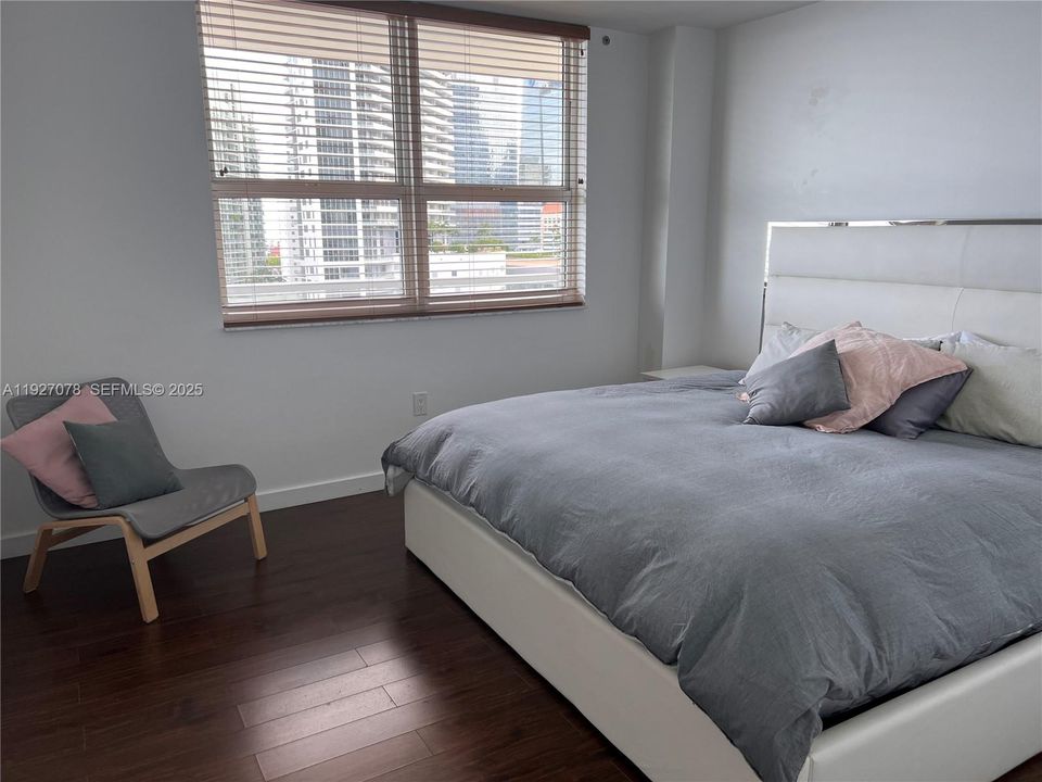 For Rent: $3,350 (1 beds, 1 baths, 750 Square Feet)