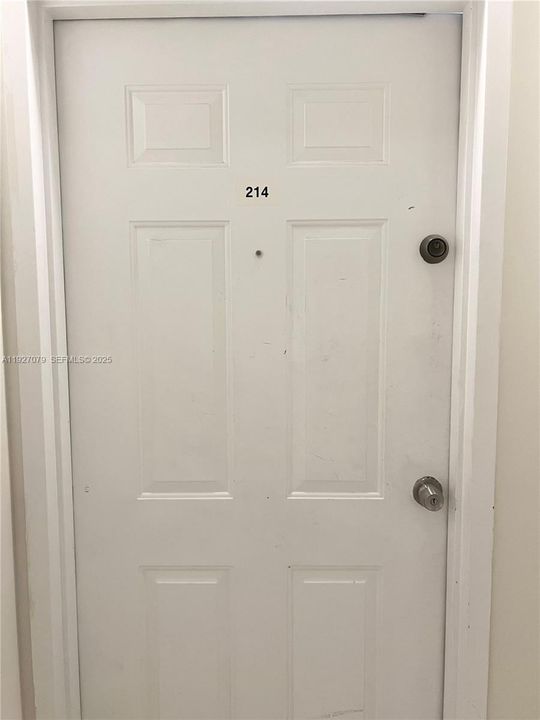 出租: $2,300 (1 贝兹, 1 浴室, 640 平方英尺)