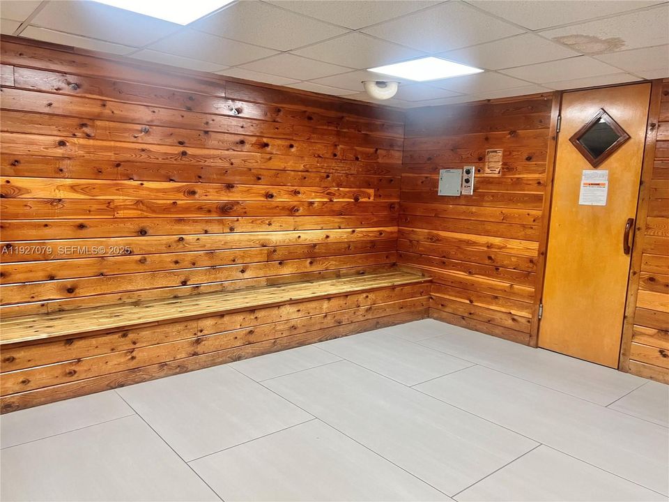 出租: $2,300 (1 贝兹, 1 浴室, 640 平方英尺)