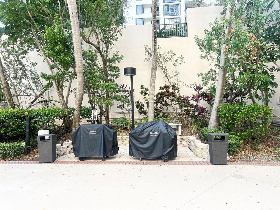 出租: $2,300 (1 贝兹, 1 浴室, 640 平方英尺)