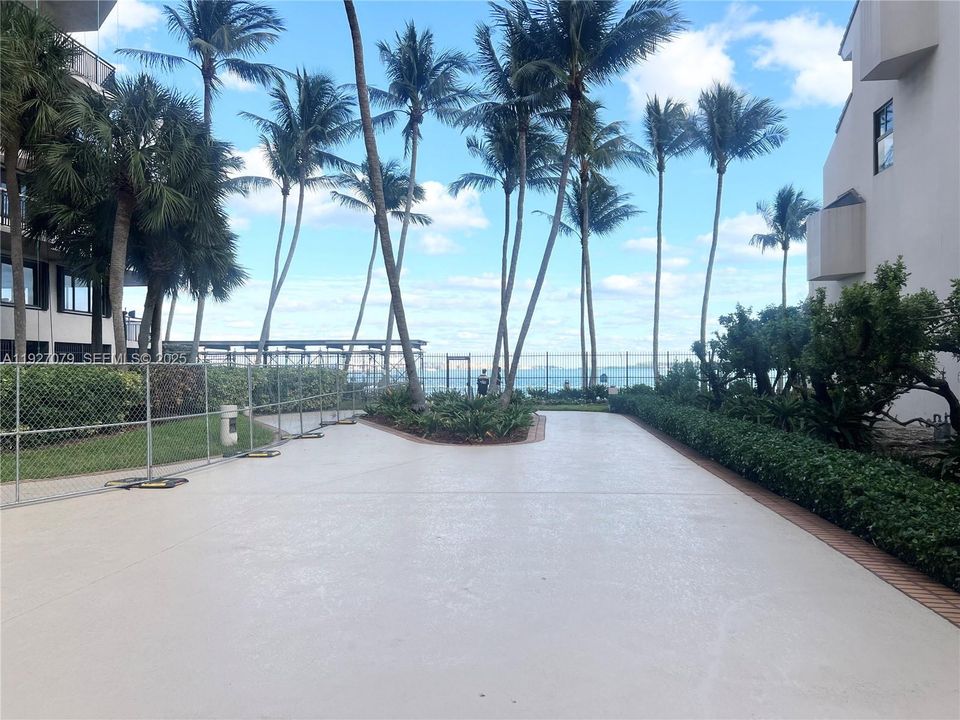 出租: $2,300 (1 贝兹, 1 浴室, 640 平方英尺)