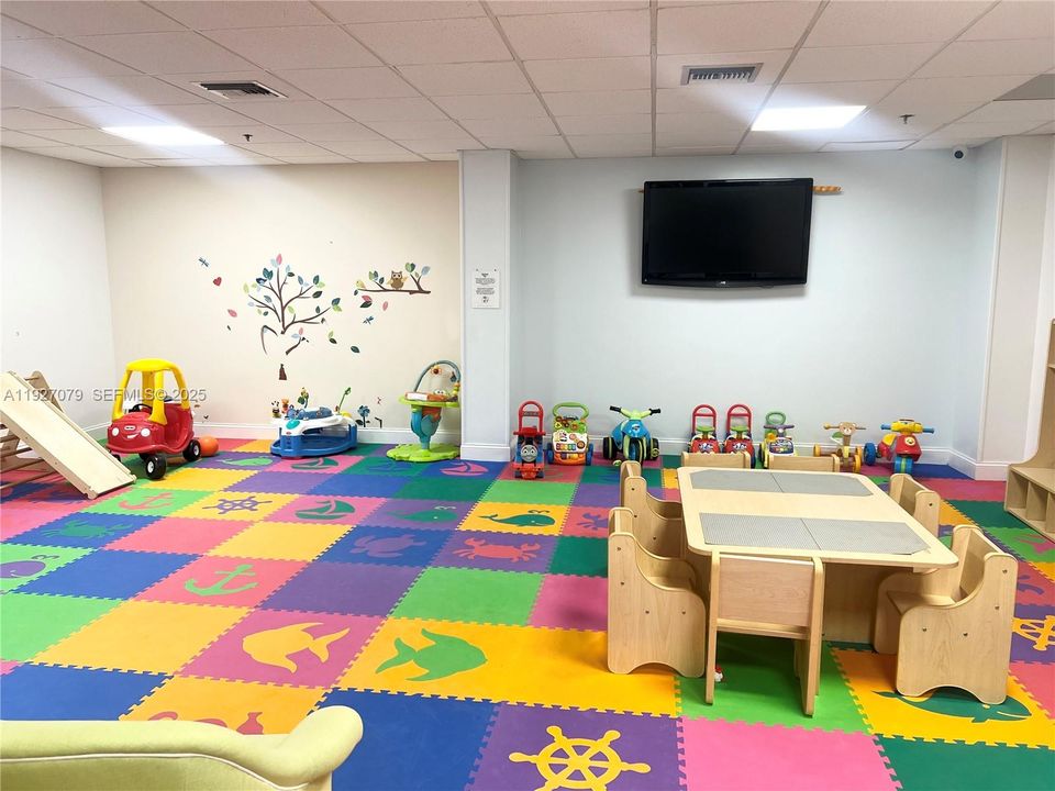 出租: $2,300 (1 贝兹, 1 浴室, 640 平方英尺)