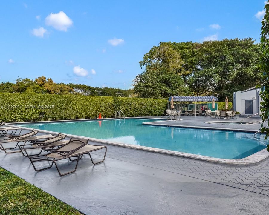 待售: $155,000 (2 贝兹, 2 浴室, 1075 平方英尺)