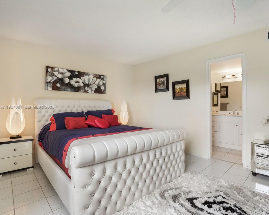 待售: $155,000 (2 贝兹, 2 浴室, 1075 平方英尺)