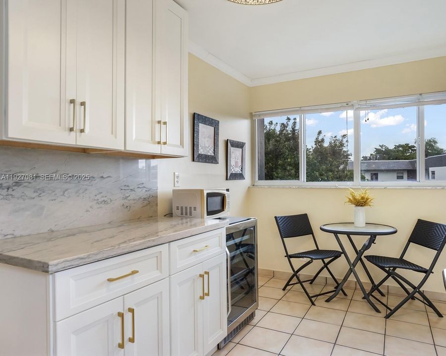 待售: $155,000 (2 贝兹, 2 浴室, 1075 平方英尺)