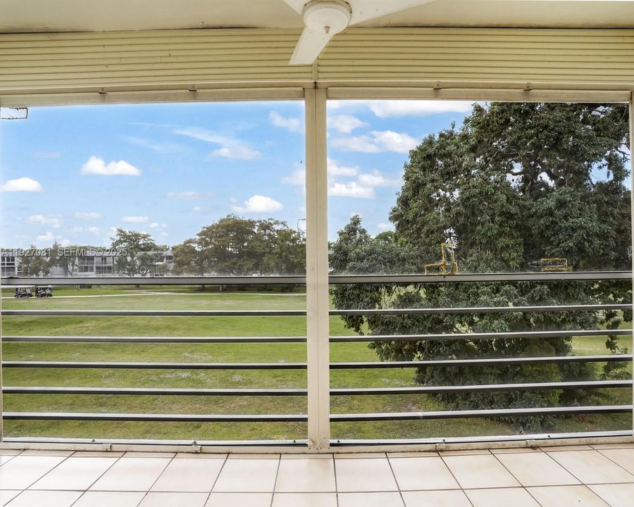 待售: $155,000 (2 贝兹, 2 浴室, 1075 平方英尺)