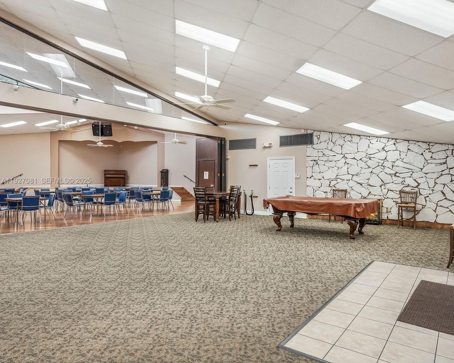 待售: $155,000 (2 贝兹, 2 浴室, 1075 平方英尺)