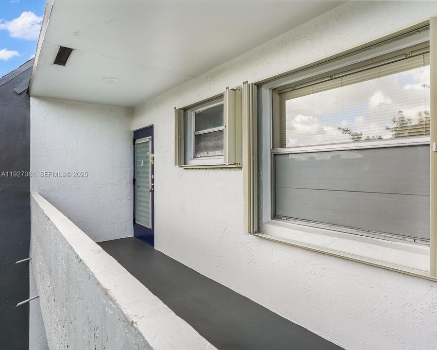 待售: $155,000 (2 贝兹, 2 浴室, 1075 平方英尺)