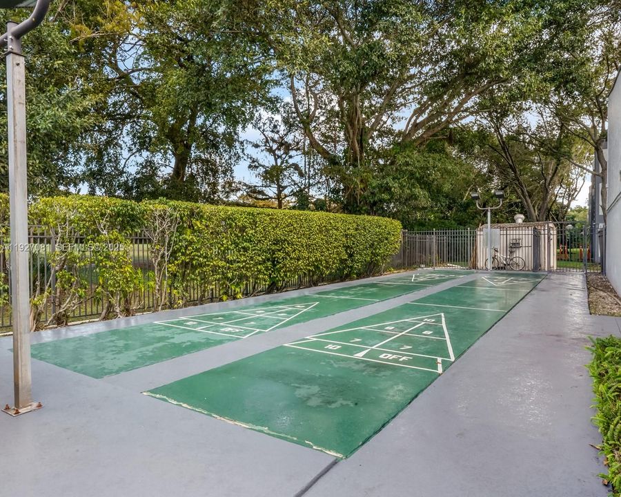 待售: $155,000 (2 贝兹, 2 浴室, 1075 平方英尺)