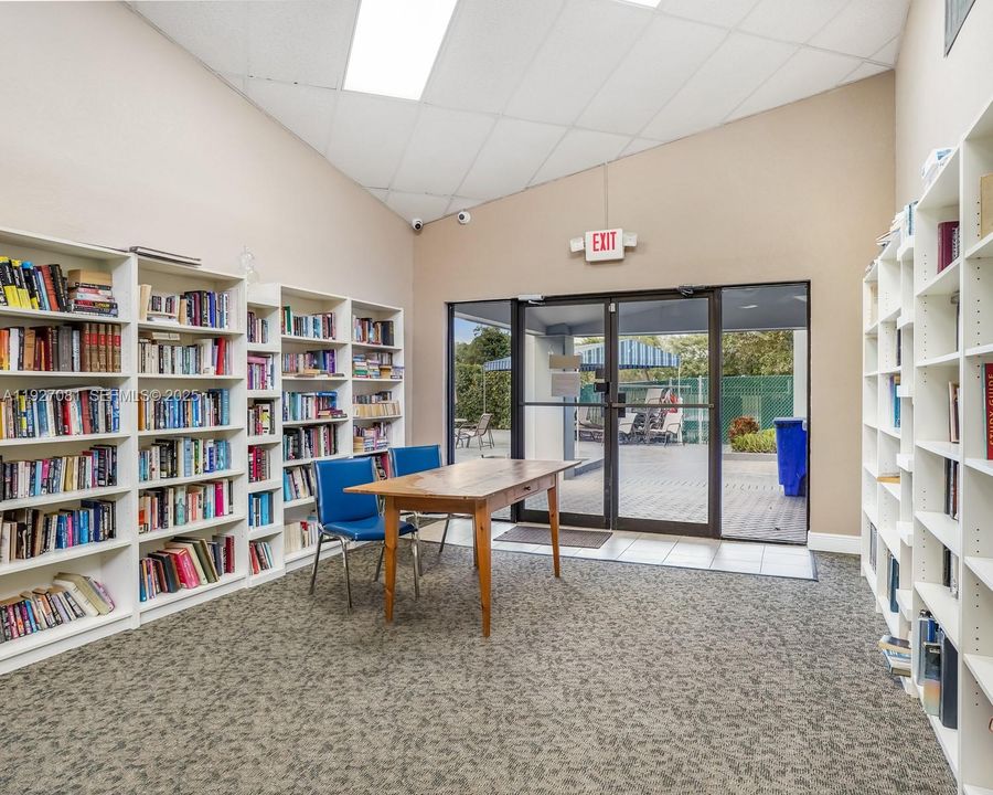 待售: $155,000 (2 贝兹, 2 浴室, 1075 平方英尺)