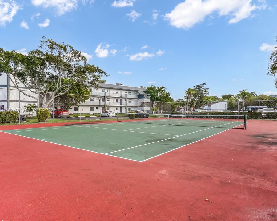 待售: $155,000 (2 贝兹, 2 浴室, 1075 平方英尺)