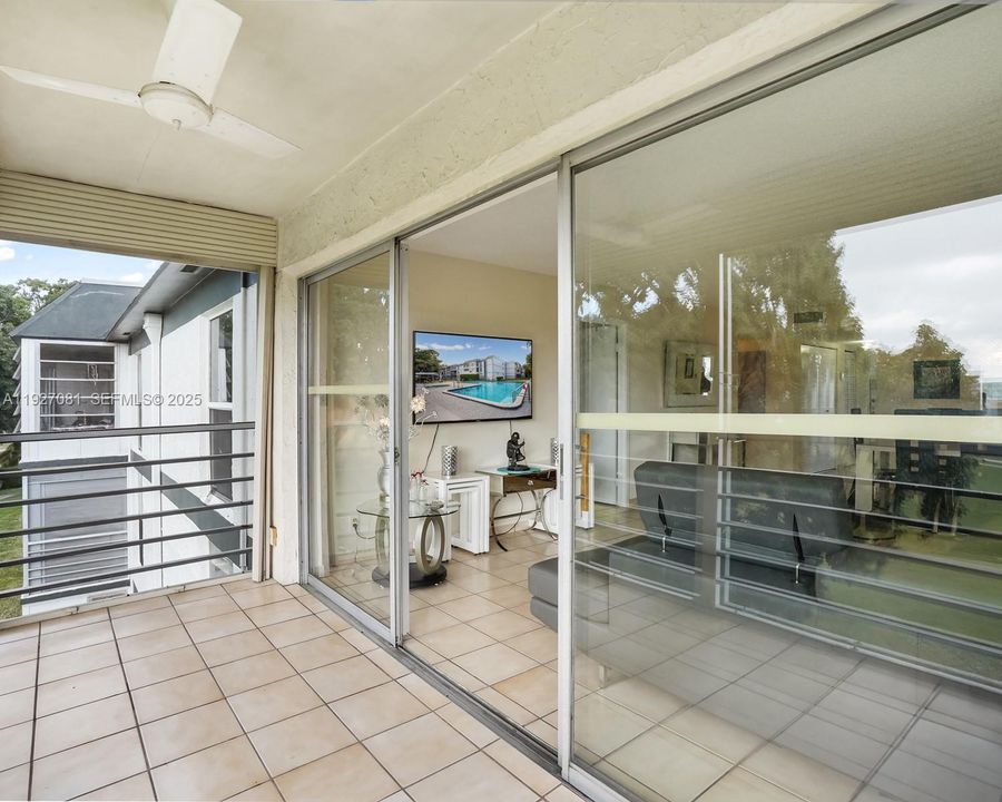 待售: $155,000 (2 贝兹, 2 浴室, 1075 平方英尺)