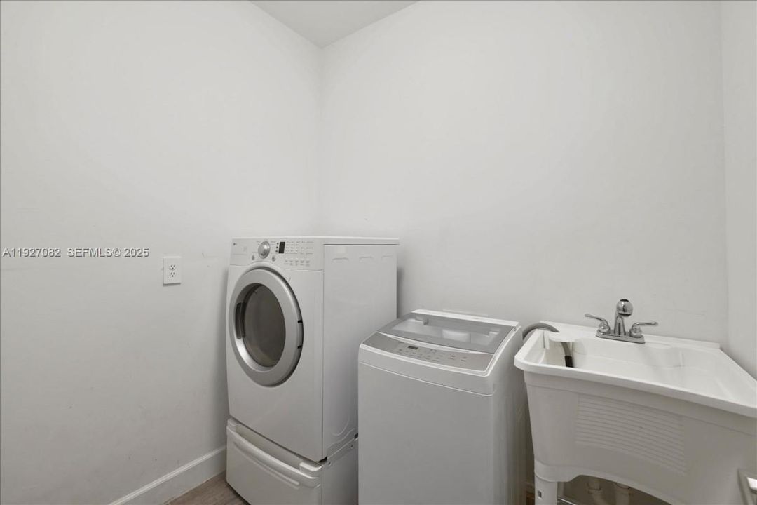 En Venta: $284,900 (3 camas, 2 baños, 0 Pies cuadrados)