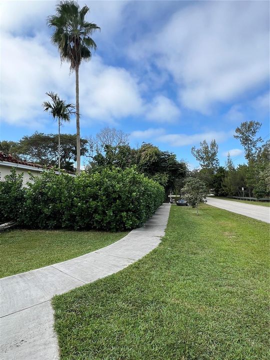 For Sale: $1,400,000 (5 beds, 2 baths, 2410 Square Feet)