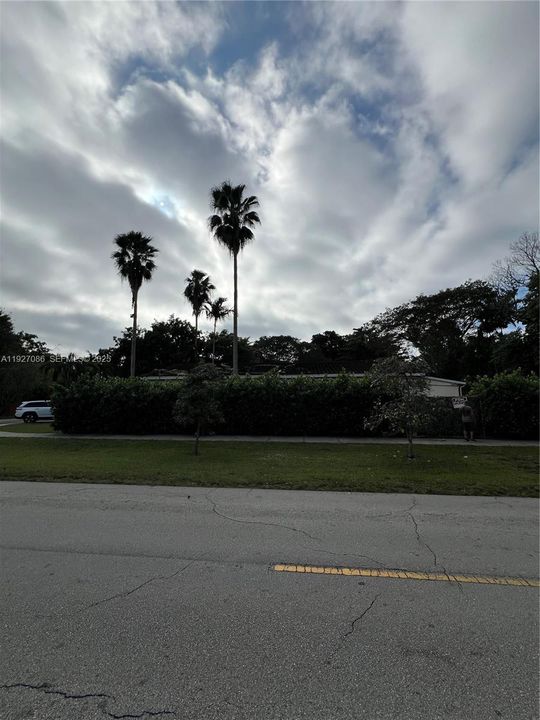 For Sale: $1,400,000 (5 beds, 2 baths, 2410 Square Feet)