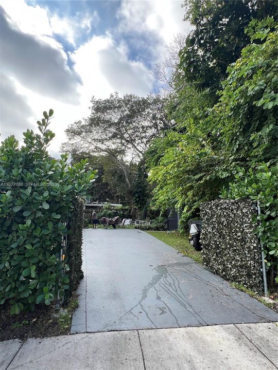 For Sale: $1,400,000 (5 beds, 2 baths, 2410 Square Feet)