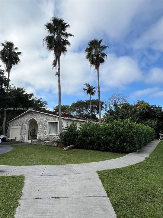 For Sale: $1,400,000 (5 beds, 2 baths, 2410 Square Feet)