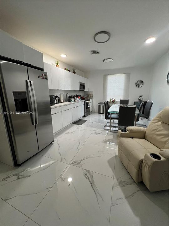 For Sale: $1,400,000 (5 beds, 2 baths, 2410 Square Feet)