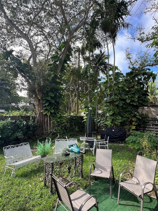 For Sale: $1,400,000 (5 beds, 2 baths, 2410 Square Feet)