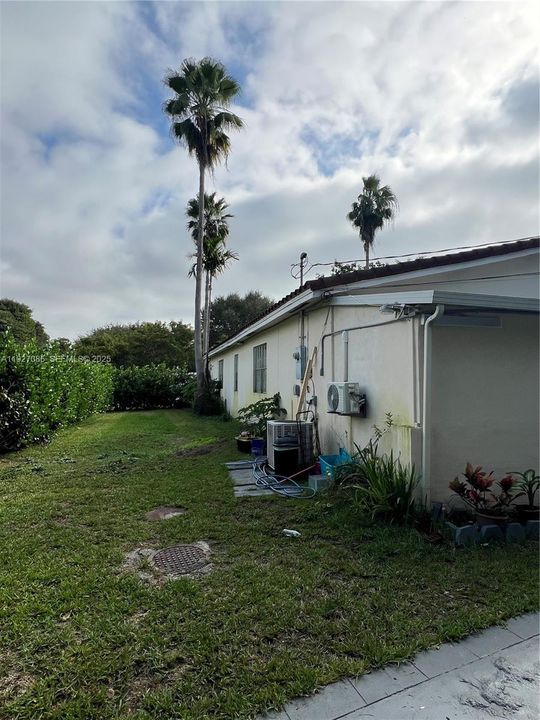 For Sale: $1,400,000 (5 beds, 2 baths, 2410 Square Feet)