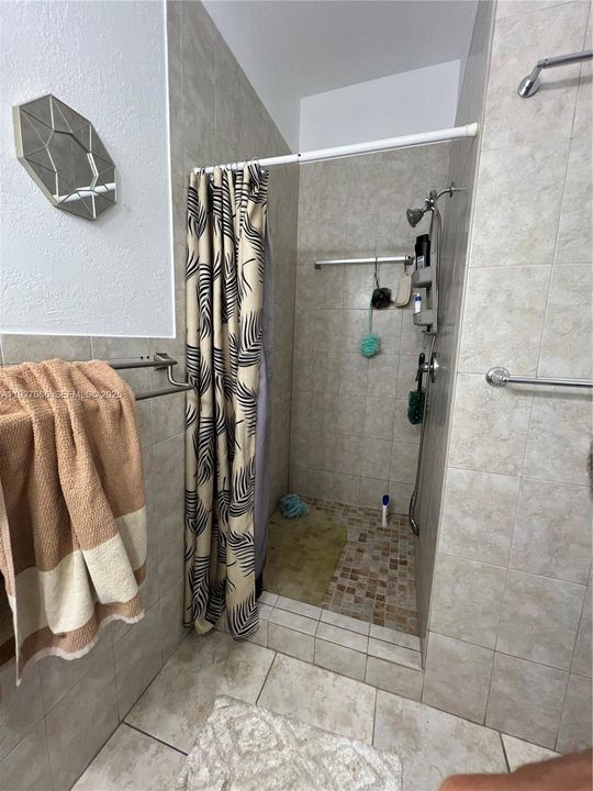 For Sale: $1,400,000 (5 beds, 2 baths, 2410 Square Feet)