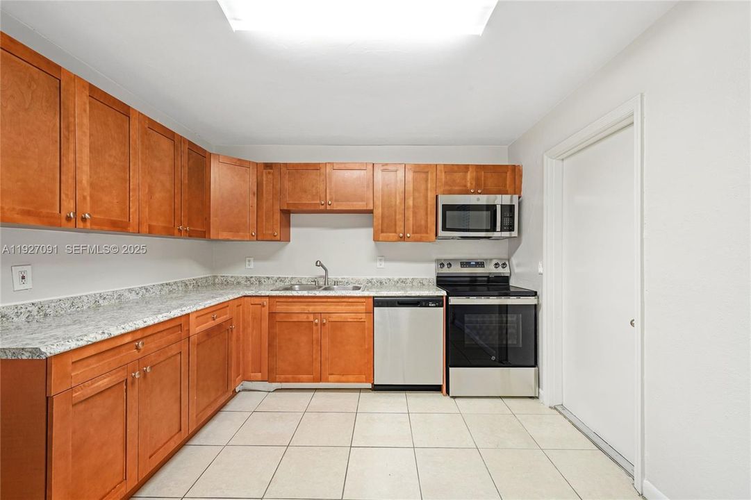 待售: $469,900 (3 贝兹, 2 浴室, 1176 平方英尺)