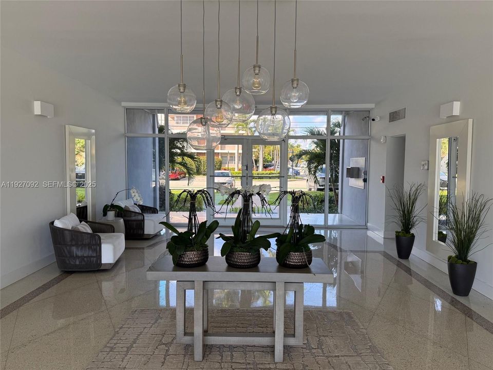 出租: $3,400 (1 贝兹, 1 浴室, 1125 平方英尺)