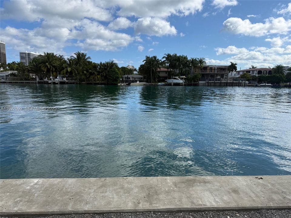 出租: $3,400 (1 贝兹, 1 浴室, 1125 平方英尺)