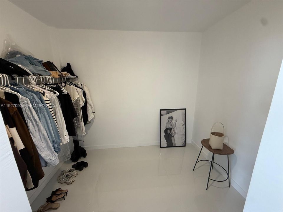 出租: $3,400 (1 贝兹, 1 浴室, 1125 平方英尺)