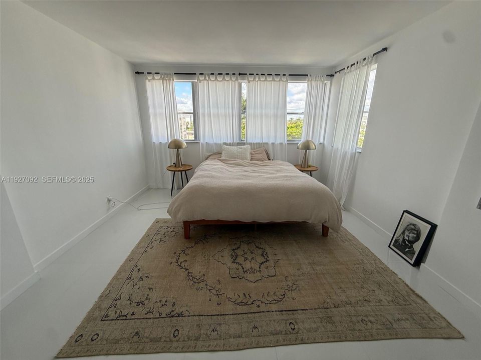 出租: $3,400 (1 贝兹, 1 浴室, 1125 平方英尺)